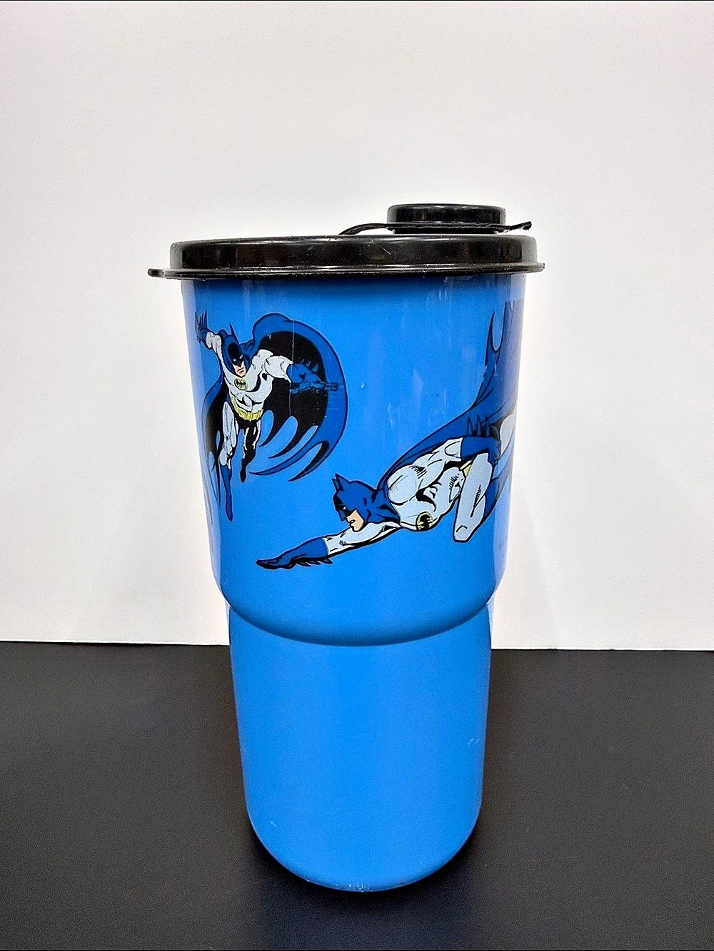 2018 Tupperware Batman Thirstquake 30 oz 875 mL Blue Tumbler DC Comics
